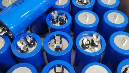 電機(jī)電容器10uf的容量大嗎？